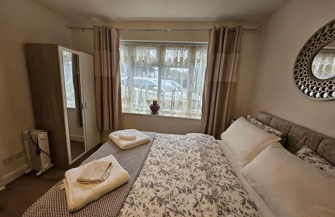 Lovely Studio Flat-1